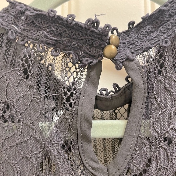 Altar’d State Dark Grey Laced Scalloped Fully Lined Sleeveless Top - Picture 4 of 4